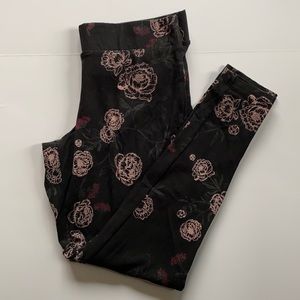 Black Flowered Torrid leggings.
